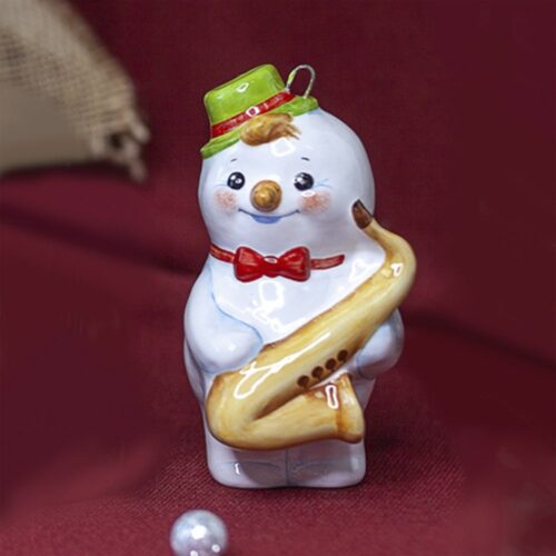 Снеговик музыкант с саксофоном фото