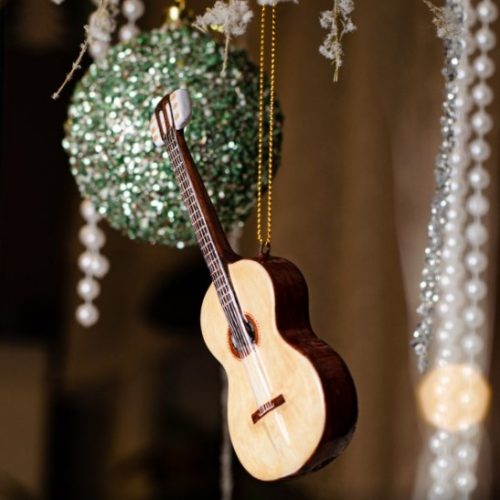 Гитара из набора Музыкальные инструменты фото