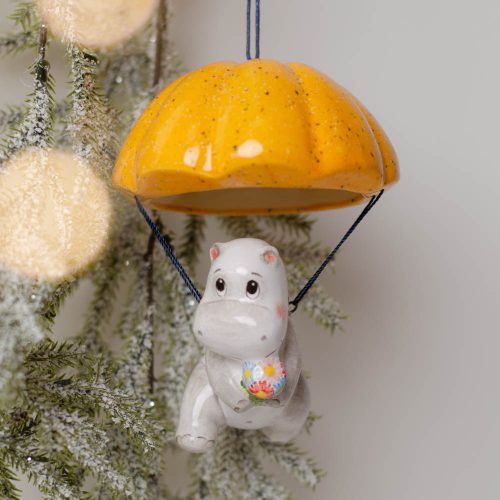 Ёлочная игрушка Бегемотик с парашютом Ёлочная игрушка Бегемотик с парашютом фото