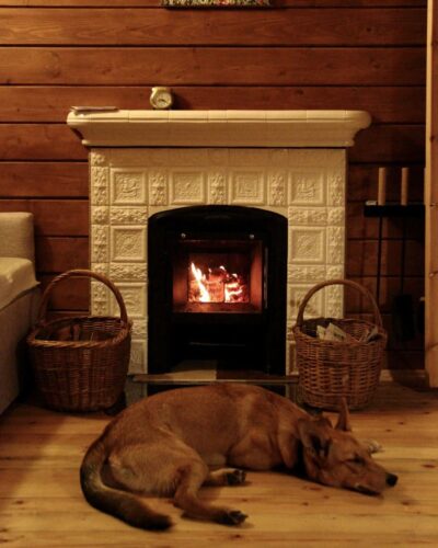 камин из изразцов