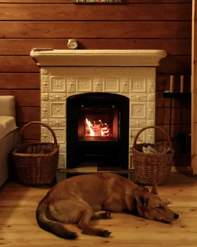 камин из изразцов