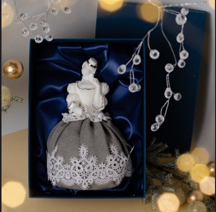 Игольница Дама (фарфор, серебро) фото