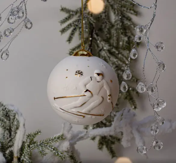 Шар новогодний Лыжник (фарфор, золото) Шар новогодний Лыжник (фарфор, золото) фото