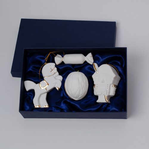 Набор 4 изделия (щелкунчик,лошадка щелкун., орех, конфетка) фарфор Набор 4 изделия (щелкунчик,лошадка щелкун., орех, конфетка) фарфор фото