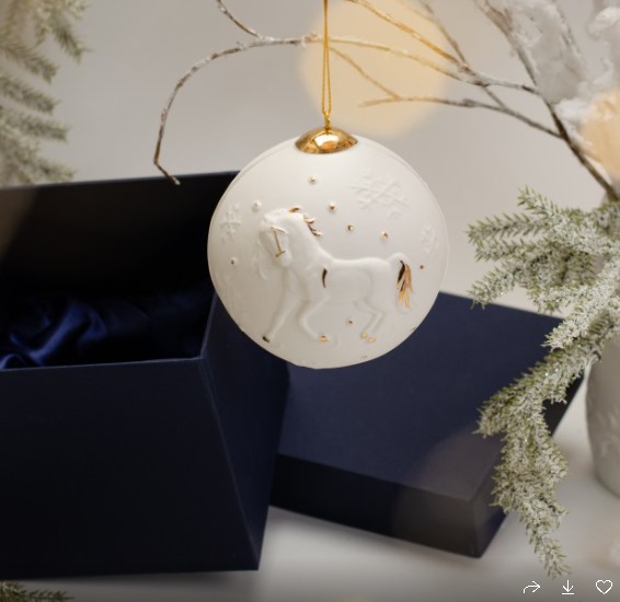 Шар с лошадью фарфор, золото с коробкой Шар с лошадью фарфор, золото с коробкой фото