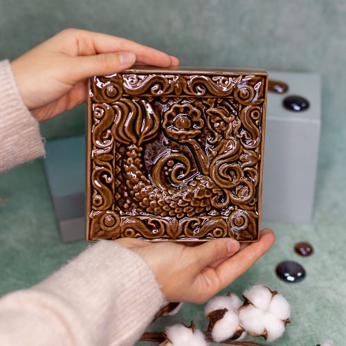 Изразец Русалка одноцветный коричневый Изразец Русалка одноцветный коричневый фото