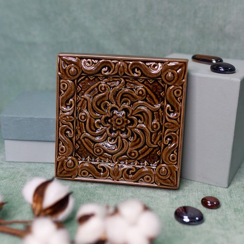 Изразец Лотос одноцветный коричневый Изразец Лотос одноцветный коричневый фото