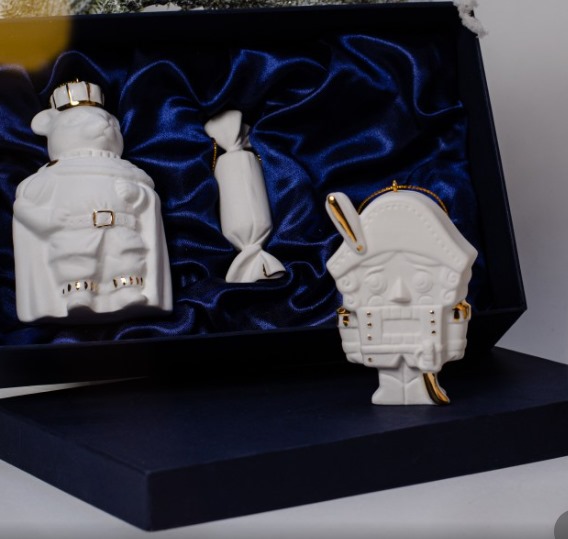 Набор 3 изделий (Щелкунчик, конфетка, мышиный король) фарфор Набор 3 изделий (Щелкунчик, конфетка, мышиный король) фарфор фото