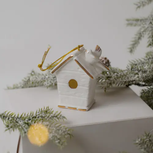 Скворечник с птичкой (фарфор) Размер 3,0*4,5*6,5  Вес:  0,5гр. фото