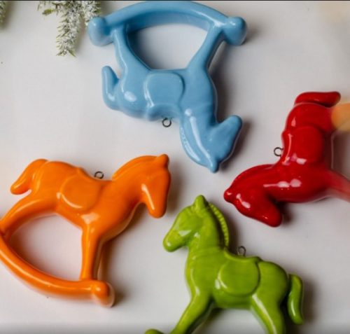 Лошадка качалка зеленая глазурь Лошадка качалка зеленая глазурь фото