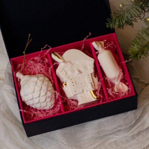 Набор 3 изделия ( шишка малая, щелкунчик, конфетка) (фарфор) фото