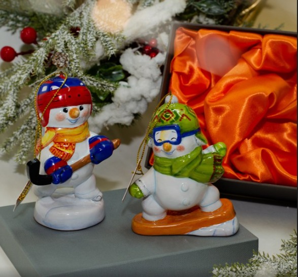 Набор 2 Снеговика-спортсмена (Cнеговик хоккеист, Снеговик сноубордист) Набор 2 Снеговика-спортсмена (Cнеговик хоккеист, Снеговик сноубордист) фото