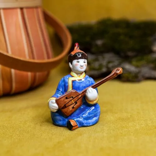 Монгол с музыкальным инструментом фото