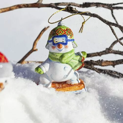 Снеговик-сноубордист фото