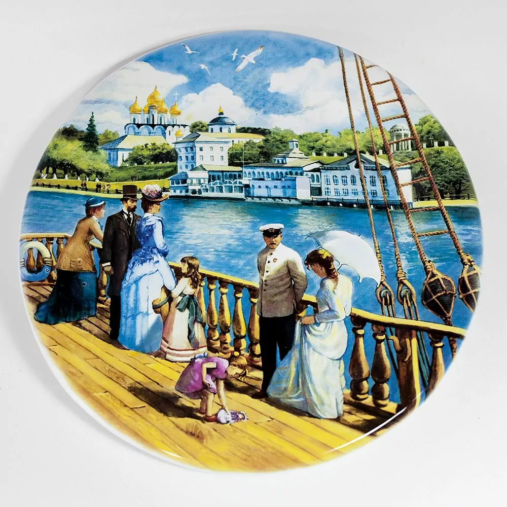 Тарелка с авторской деколью Вид с корабля на Ярославль фото