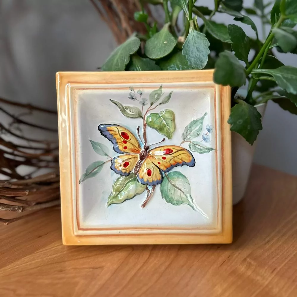 Бабочка распахнутые крылья-декор фото